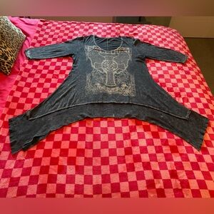 Gray and cream FREEDOM Tombstone AZ short sleeve high low shirt